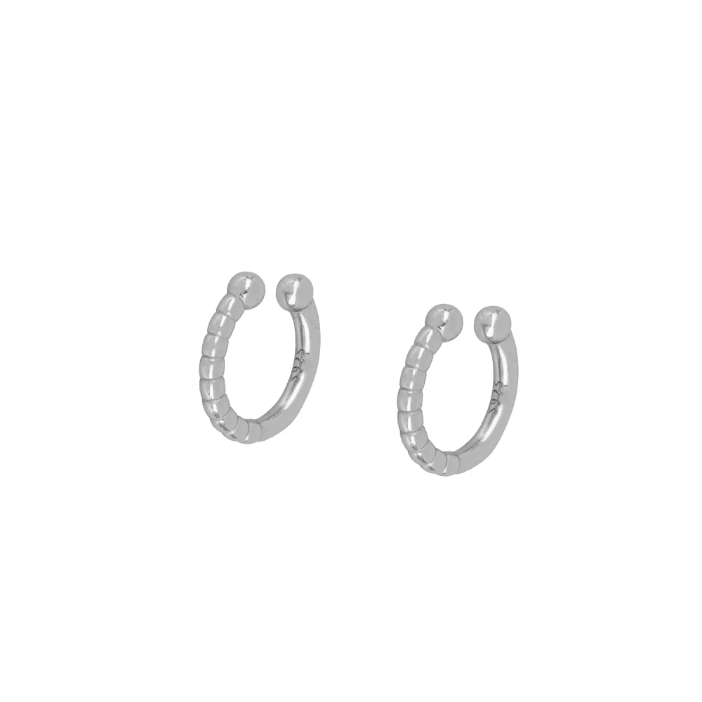 Ear cuff bolitas